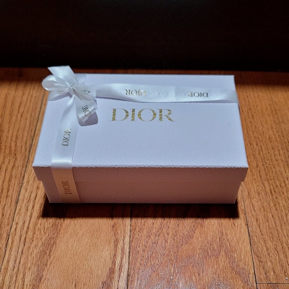 DIOR Medium Gift Box - Picture 2 of 6